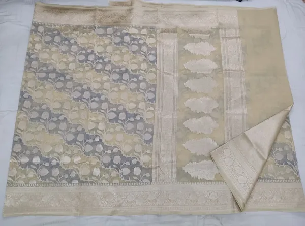 Beige_Organza_Kora_Zari_Border_Floral_Woven_Banarasi_Saree_For_Women