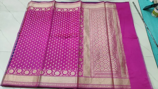 Magenta_Cotton_Silk_Zari_Woven_Banarasi_Saree_For_Women
