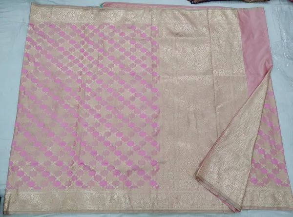 Pink_Gold_Mashru_Silk_Zari_Woven_Banarasi_Saree_For_Women