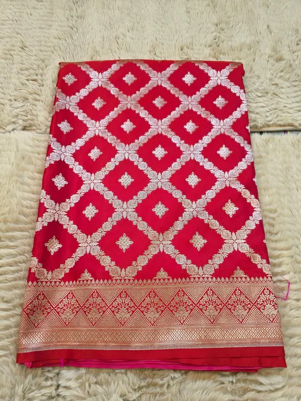 Red_Mashru_Silk_Golden_Zari_Woven_Banarasi_Saree_For_Women