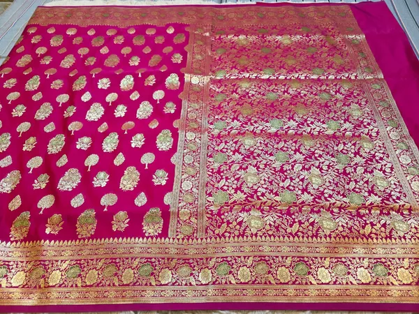 Pink_Mashru_Silk_Zari_Woven_Floral_Banarasi_Saree_For_Women