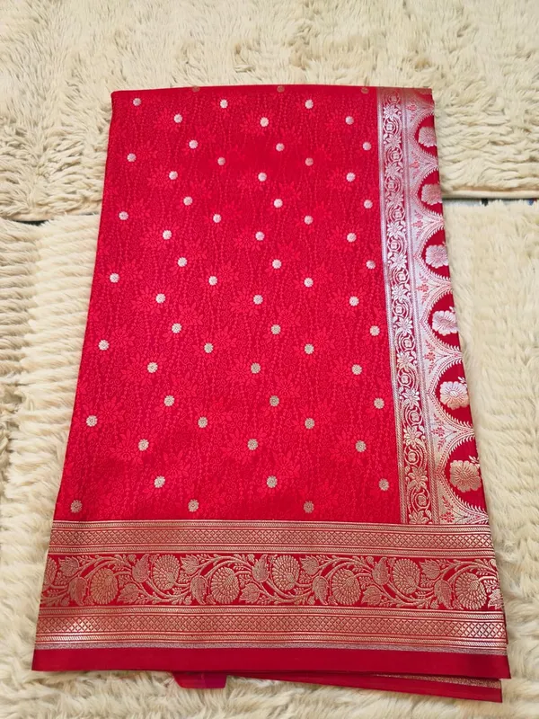 Red_Mashru_Silk_Zari_Woven_Floral_Border_Banarasi_Saree_For_Women