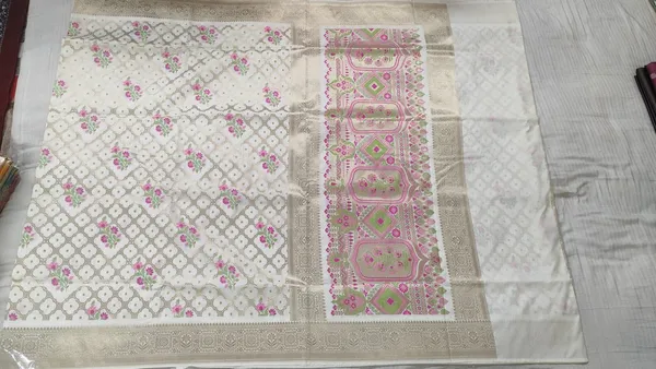 White_Katan_Silk_Floral_Print_Zari_Border_Banarasi_Saree_For_Women