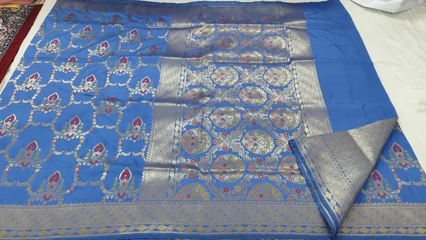 Blue_Katan_Silk_Zari_Floral_Paisley_Woven_Banarasi_Saree_For_Women