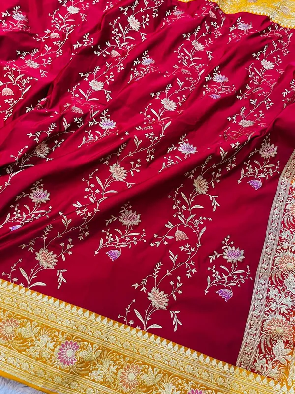 Maroon_Mashru_Silk_Zari_Woven_Floral_Banarasi_Saree_For_Women