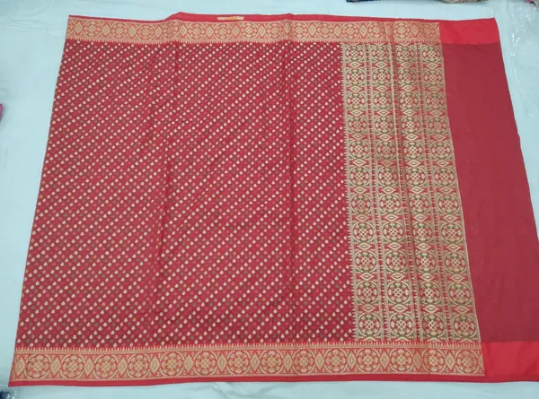 Red_Art_Katan_Silk_Zari_Border_Woven_Banarasi_Saree_For_Women