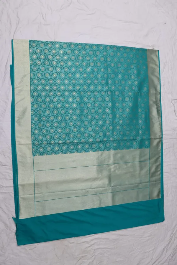 Teal_Katan_Silk_Zari_Floral_Motif_Woven_Banarasi_Saree_For_Women