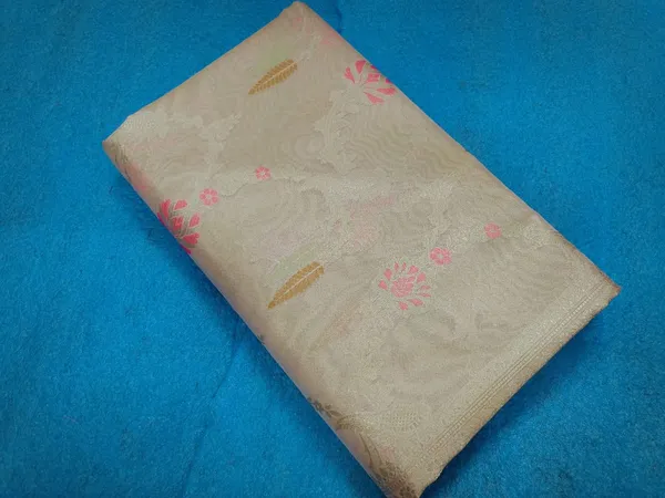 Gold_Katan_Silk_Zari_Floral_Woven_Banarasi_Saree_For_Women