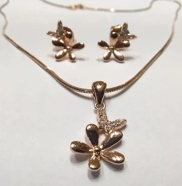 Rose_Gold_Floral_Pendant_Necklace_And_Earring_Set_For_Women