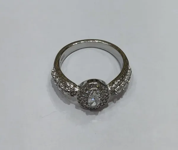 Silver_Sterling_Oval_Stone_Embellished_Ring_For_Women