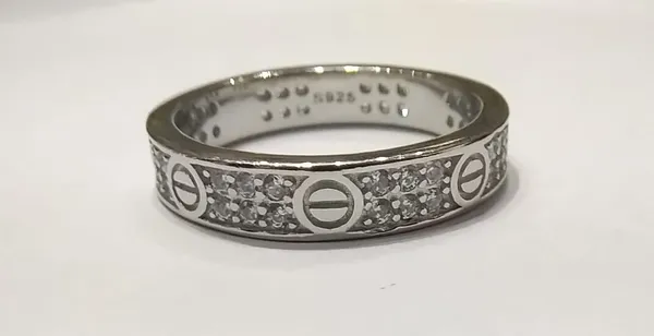 Silver_Sterling_Textured_Circular_Motif_Band_Ring_For_Women