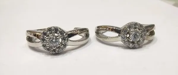 Silver_Floral_Stone_Open_Band_Toe_Rings_For_Women
