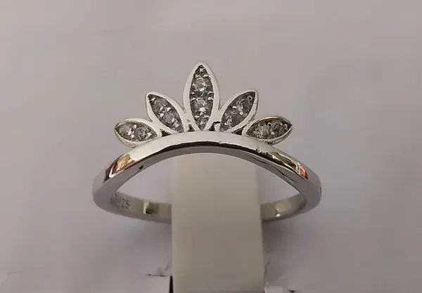 Silver_Floral_Crown_Setting_Ring_For_Women