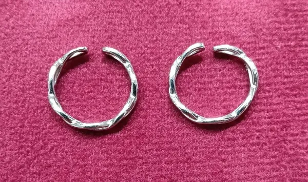 Silver_Infinity_Design_Open_Band_Toe_Rings_For_Women