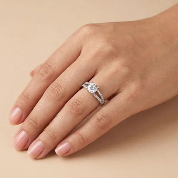 Silver_Solitaire_Style_Stone_Shoulder_Ring_For_Women