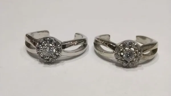 Silver_Floral_Stone_Open_Band_Toe_Rings_For_Women