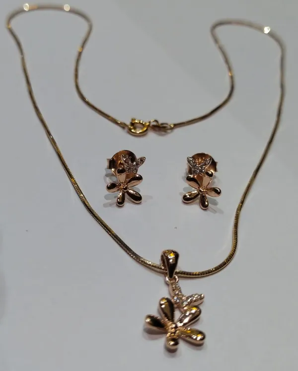 Rose_Gold_Floral_Pendant_Necklace_And_Earring_Set_For_Women
