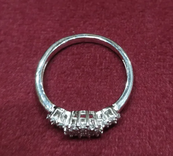 Silver_Stone-Studded_Cluster_Statement_Ring_For_Women