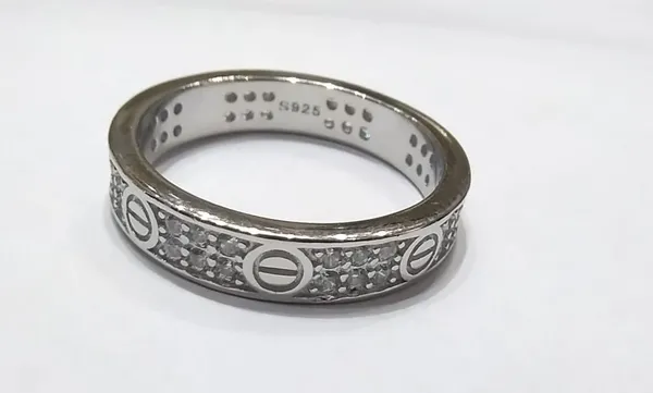 Silver_Sterling_Textured_Circular_Motif_Band_Ring_For_Women