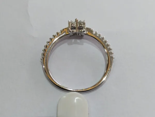 Silver_Sterling_Cluster_Stone_Ring_For_Women