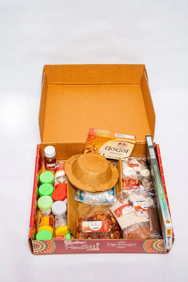 Assorted_Packaged_Snacks_And_Sweets_Gift_Hamper