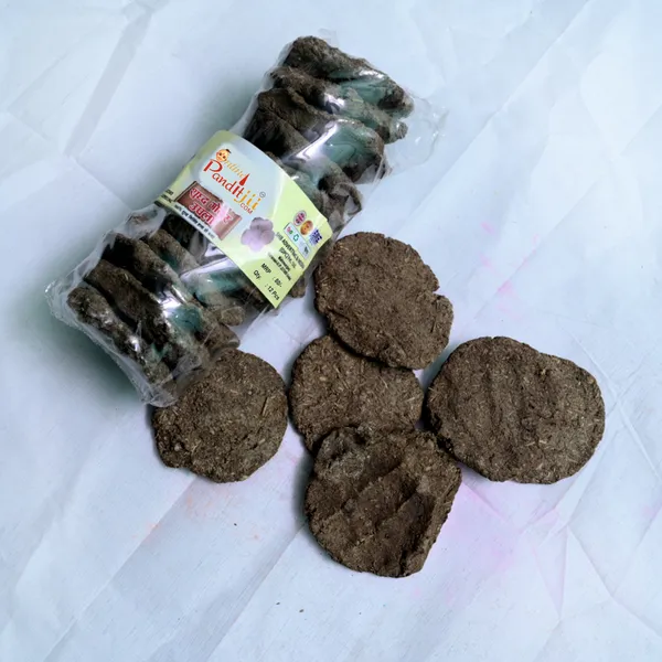 Pack_Of_4_Pure_Cow_Dung_Cakes_For_Havan_Puja