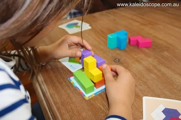 Wooden-3d-cube-puzzle-with-pattern-cards