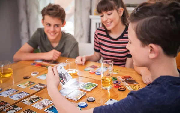 Multicolor_Plastic_Board_Game,_Strategy,_Creative,_Family_Game_For_Kids