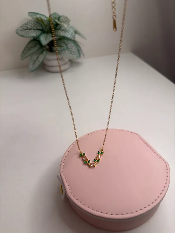 Colour_Diamond_Clover_Charm_Necklace_For_Women