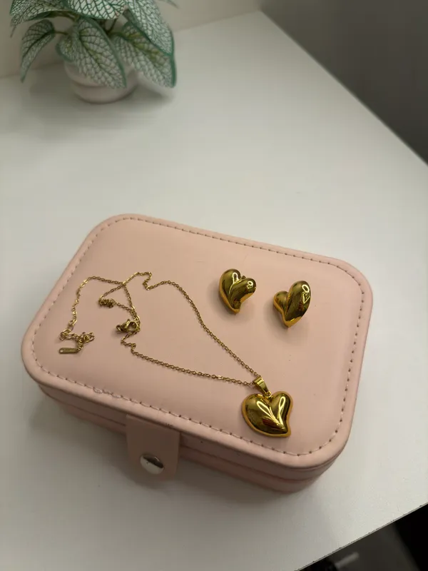 Green_Heart_Stud_Earrings_And_Pendant_Set_For_Women