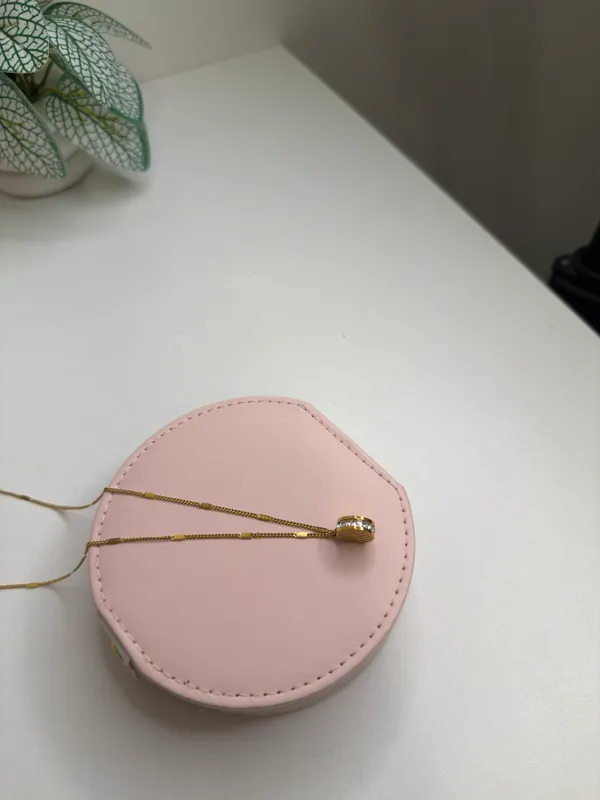 Coin_Shape_Pendant_For_Women