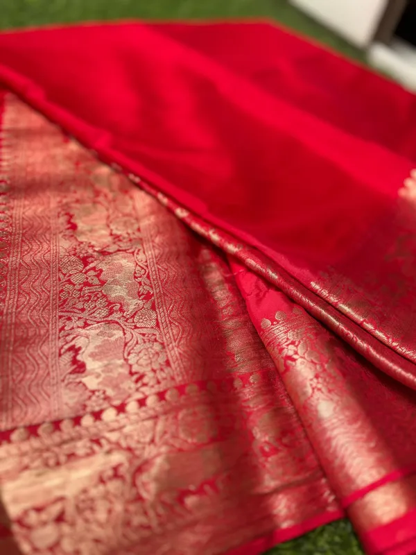 Red_Semi_Crepe_saree_For_Women