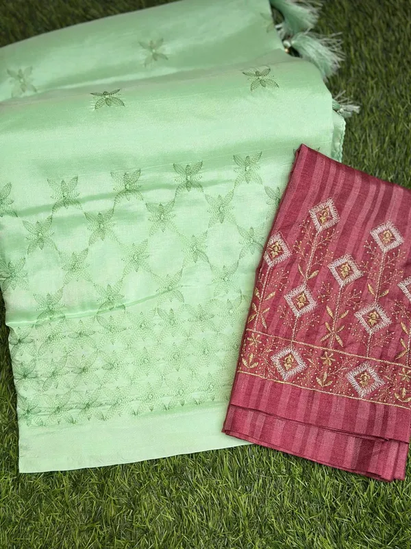 Green_Semi_Crepe_saree_For_Women