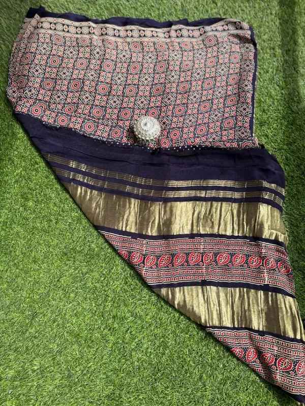 Black_Pure_Modal_Saree_For_Women