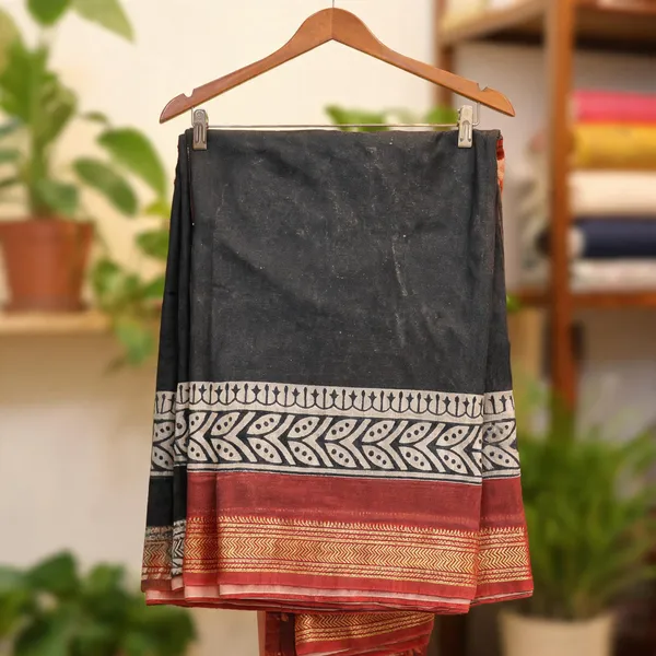 Black_Maheshwari_Silk_saree_For_Women