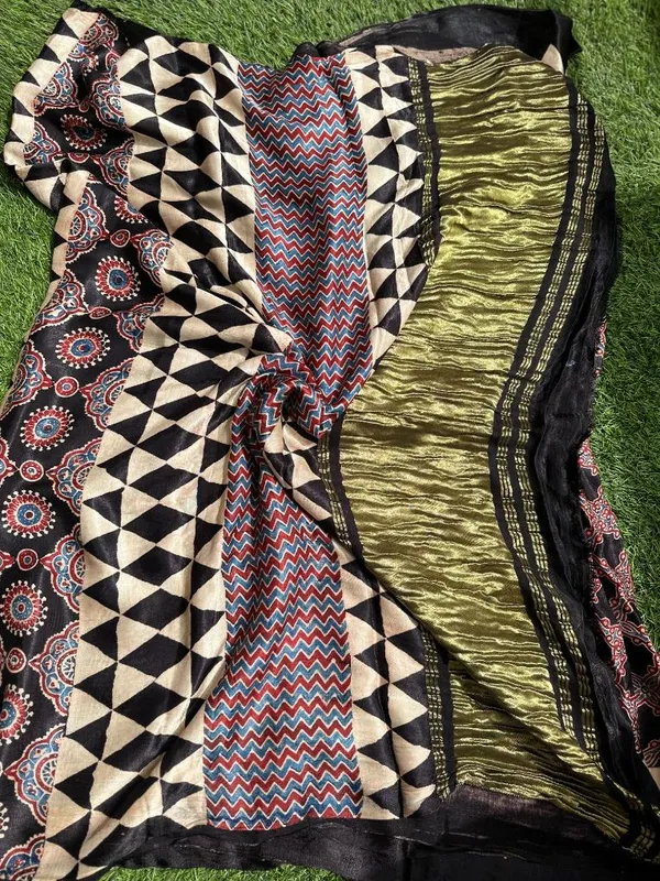 Black_Pure_Modal_saree_For_Women