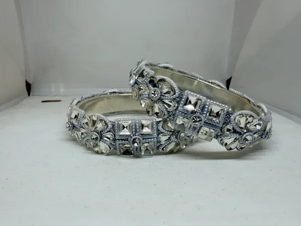 Silver_Tone_Embellished_Bangles_for_Women