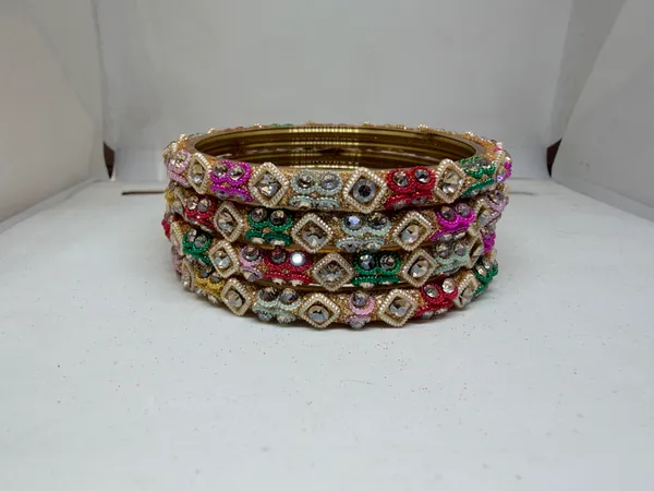 Multicolour_Embellished_Bangle_Set_for_Women