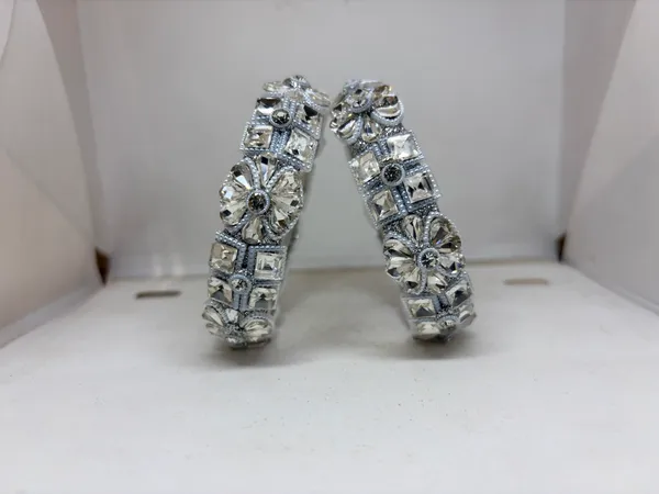 Silver_Tone_Embellished_Bangles_for_Women