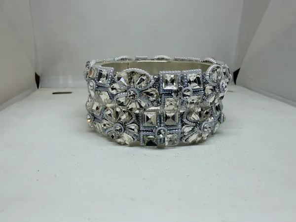Silver_Tone_Embellished_Bangles_for_Women