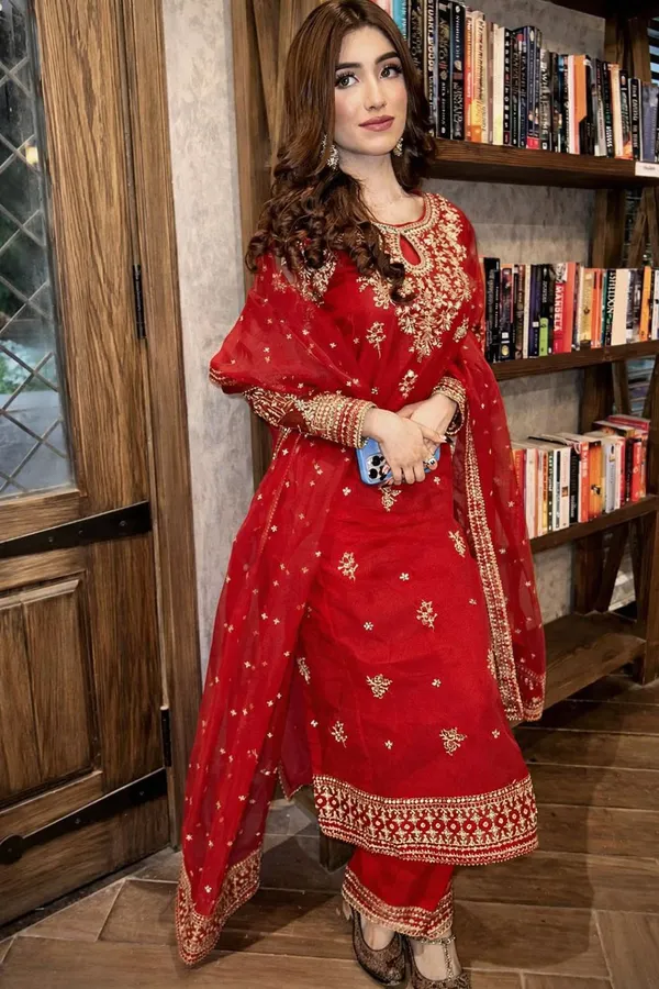 Red_Organza_Silk_Embroidered_Kurta_Set_For_Women