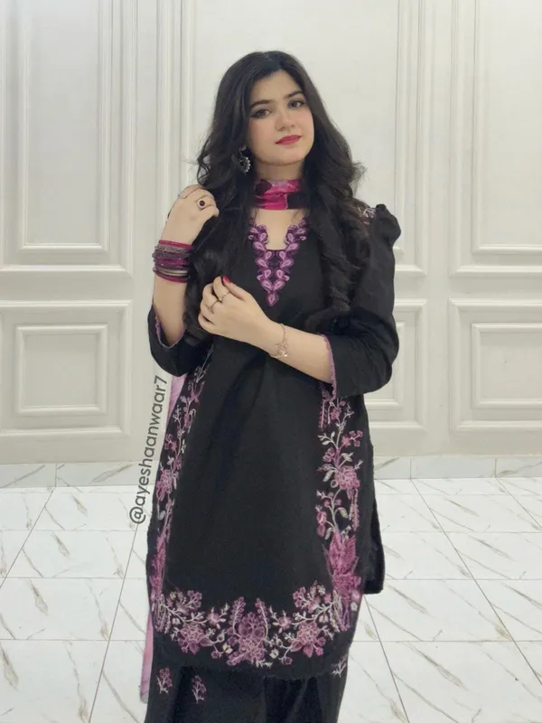 Black_Crepe_Georgette_Embroidered_Straight_Salwar_Suit_For_Women