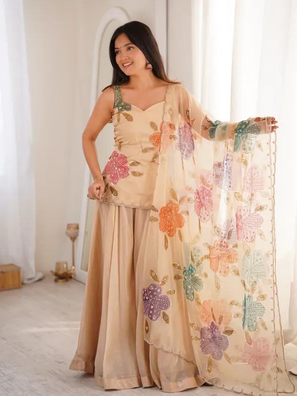 Peach_Organza_Silk_Floral_Embellished_Kurta_Set_For_Women