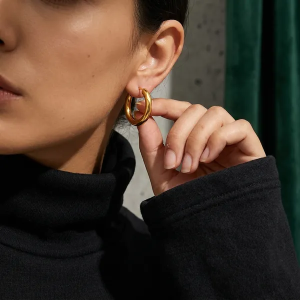 Gold_Classic_Thick_Round_Hoop_Earrings_for_Women
