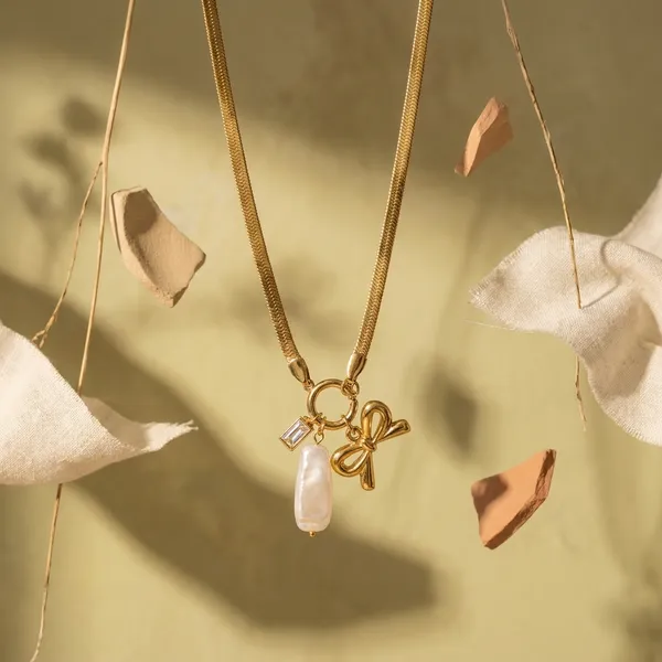 Gold_Electroplated_Bow_Pendant_Chain_Necklace_For_Women