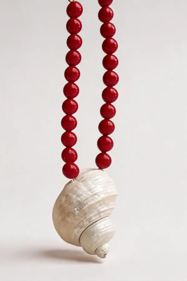 Red_Poly_Resin_Shell_Drop_Beaded_Necklace_For_Women