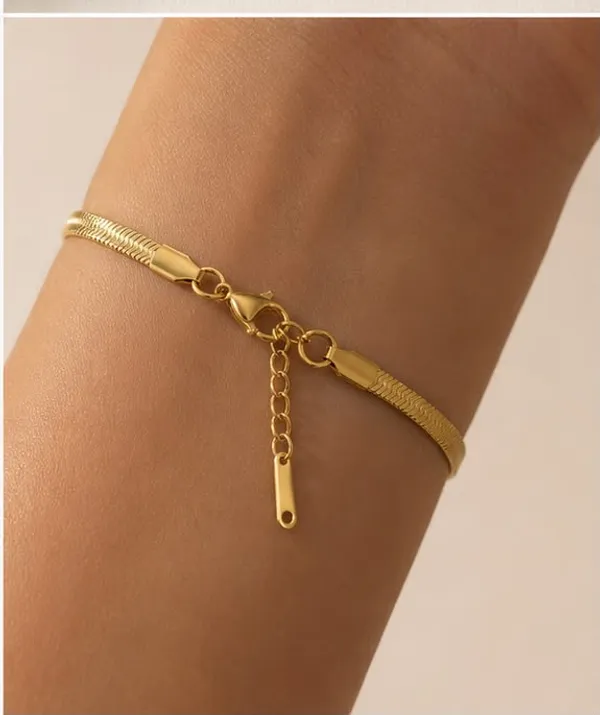 Golden_Stainless_Steel_Gold_Plated_18_Carat_Chain_Bracelet_For_Women