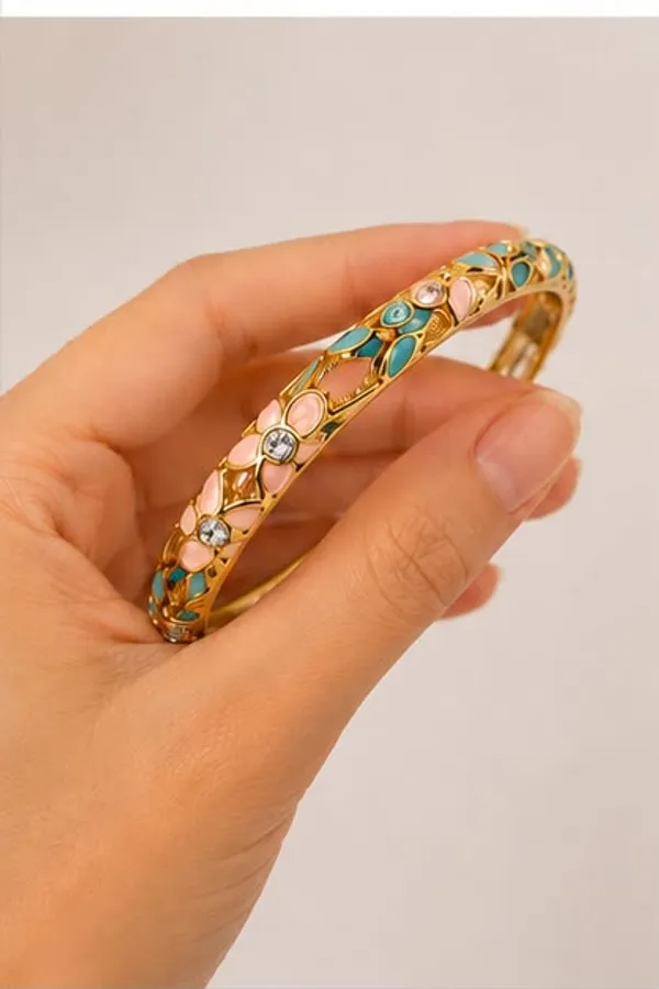 Golden_Stainless_Steel_Gold_Plated_18_Carat_Bangle_For_Women