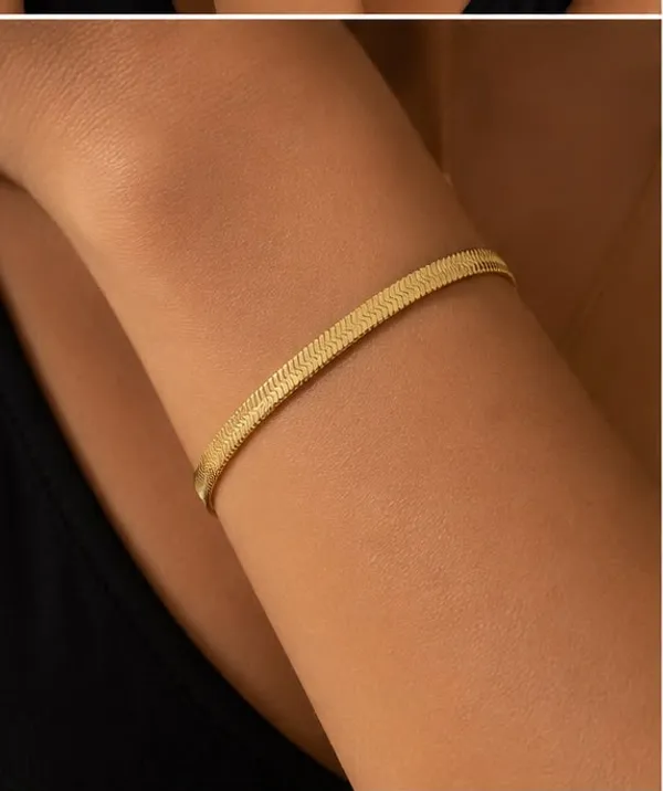Golden_Stainless_Steel_Gold_Plated_18_Carat_Chain_Bracelet_For_Women