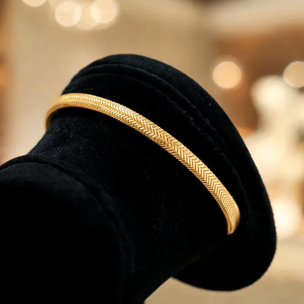 Golden_Stainless_Steel_Gold_Plated_18_Carat_Chain_Bracelet_For_Women